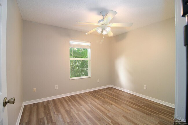 Building Photo - 609 Saleta St