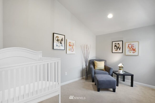 Building Photo - Large 2-Bedroom Northgate Townhome