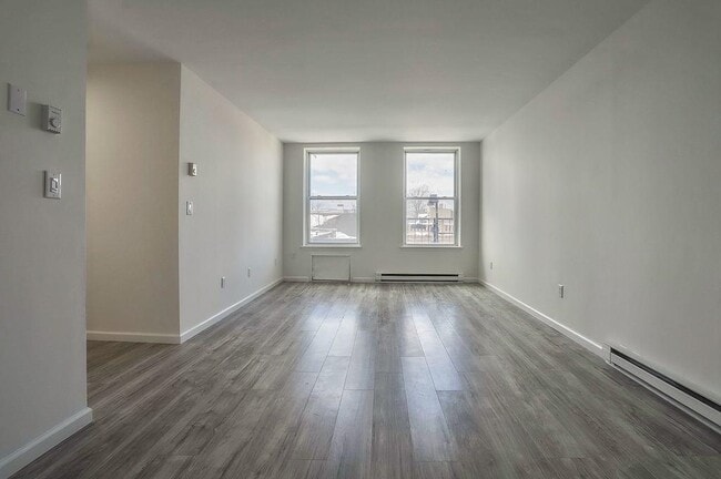 Building Photo - 502 Central Ave