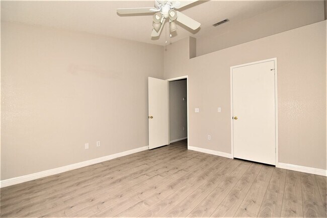 Building Photo - Stunning 1 Bed 1 Bath Condo On 2nd Floor at Opulence!