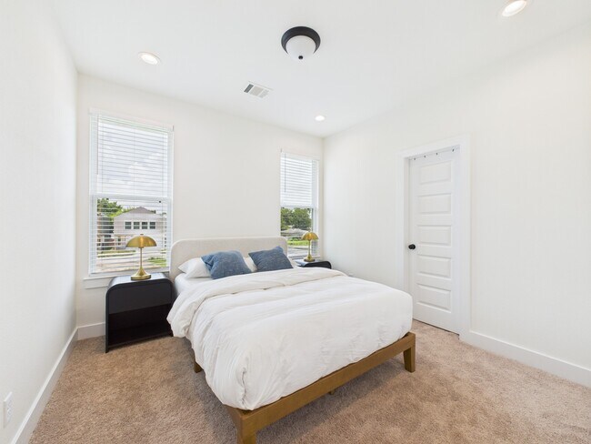 Building Photo - 4306 Idaho St