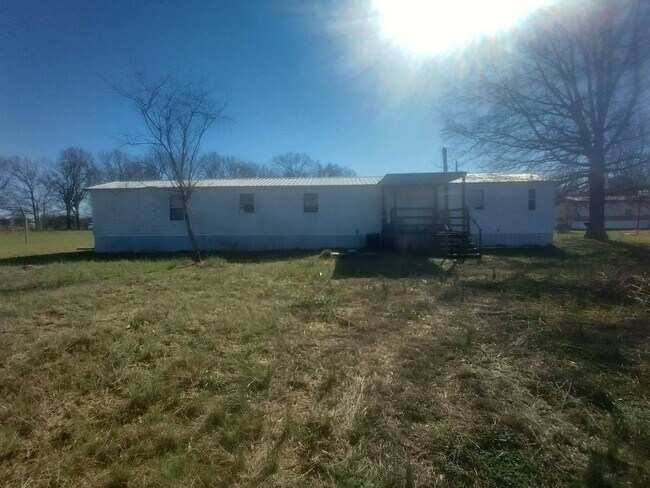 Building Photo - 4 BR 2 Bath 1,216 sq ft singlewide mobile ...