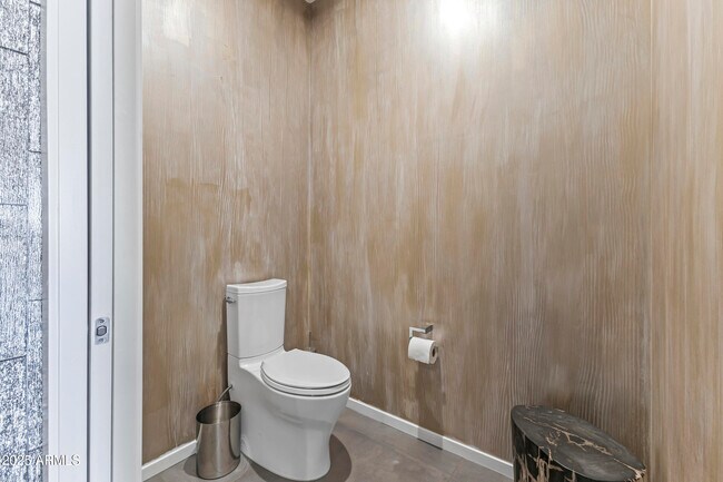 Building Photo - 7180 E Kierland Blvd