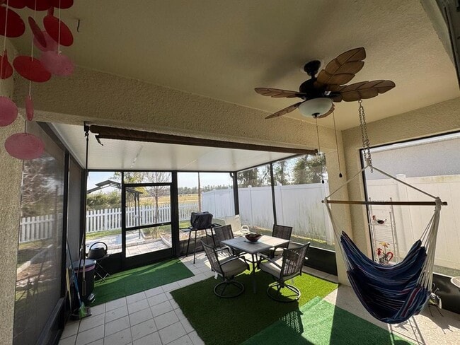 Building Photo - 916 August Sky Dr