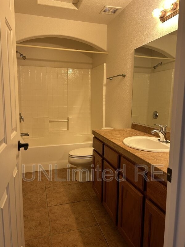 Building Photo - 3001 Talley Dr