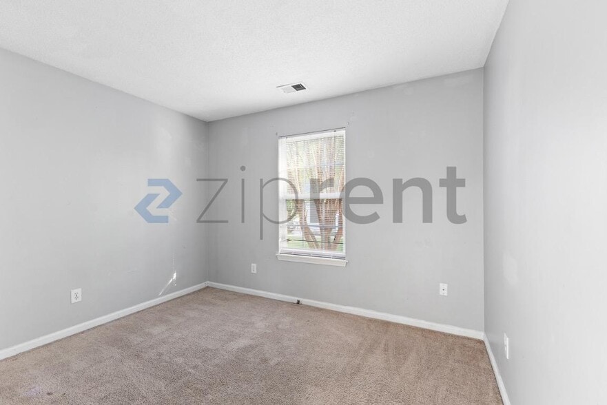 Building Photo - 922 Treasure Pl SW