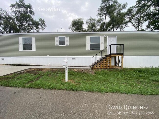 Building Photo - 209 Monterey Dr