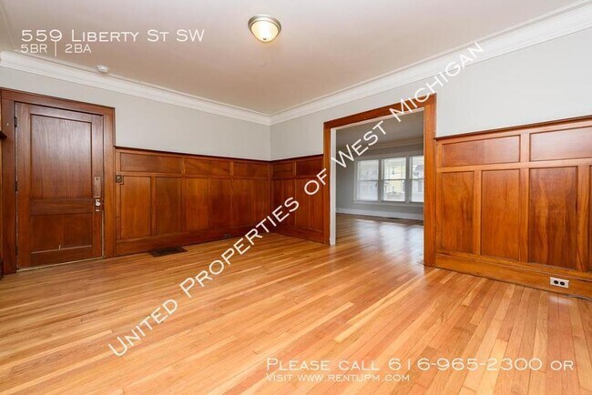 Building Photo - 559 Liberty St SW