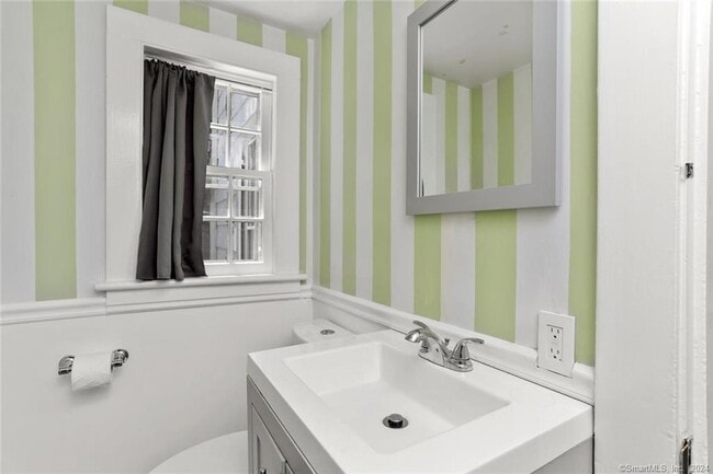 Building Photo - 61 Hillandale Rd