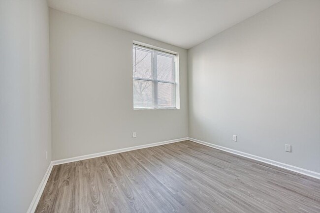 Building Photo - 213 Hall Ave