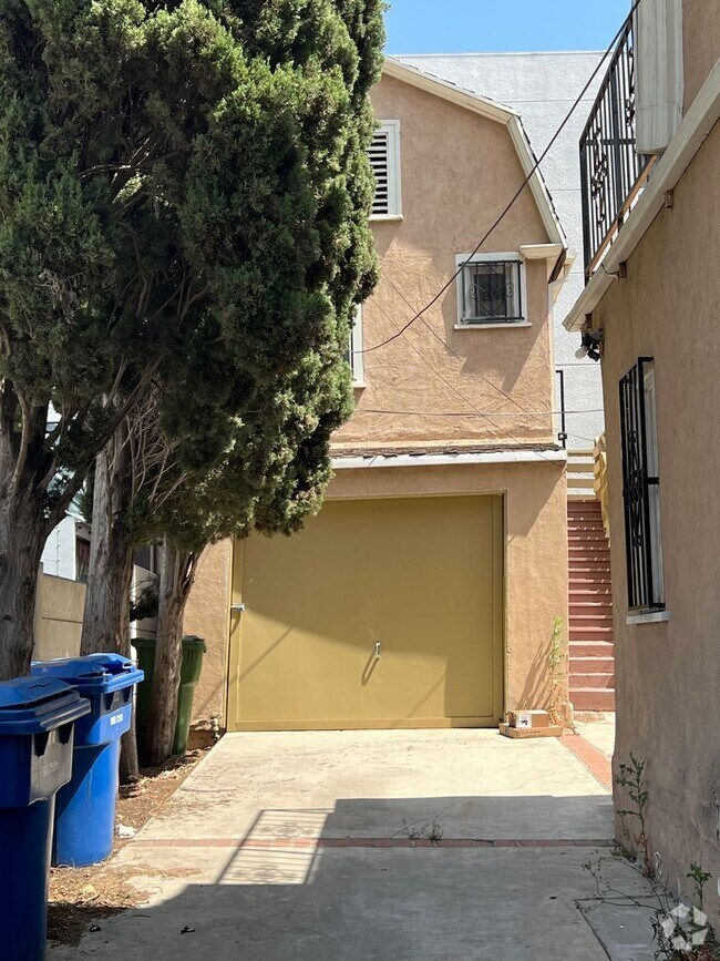 Building Photo - Cute and Cozy Studio in Los Angeles w/ Gar...