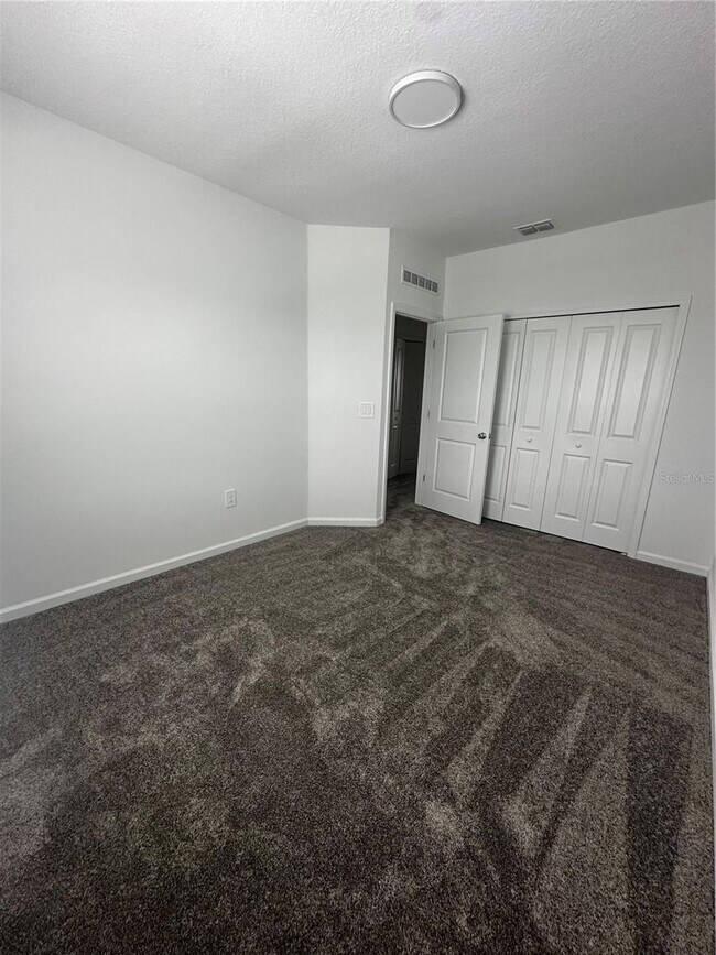 Building Photo - 3063 Chantilly Dr