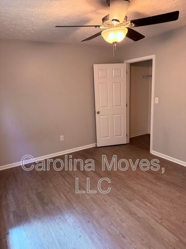 Building Photo - 600 Uneeda Ct