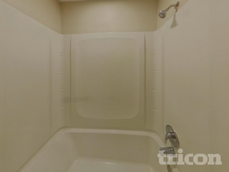 Building Photo - 837 Globe Ave