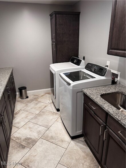 Building Photo - 7633 Hidden Valley Dr