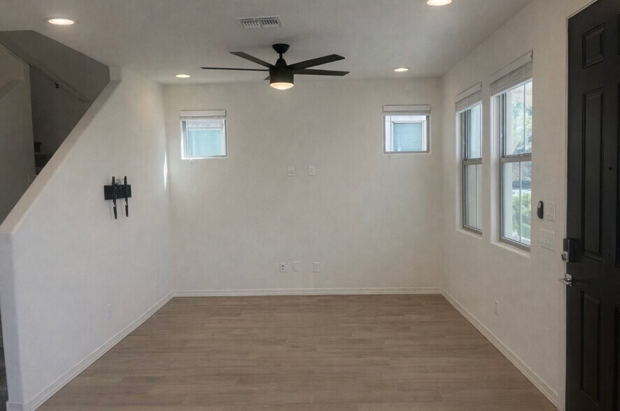 Building Photo - 8337 E Irwin Ave