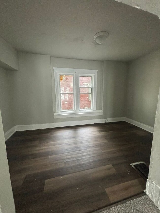 Building Photo - Stunning 4 beds 1 bath in Cleveland!
