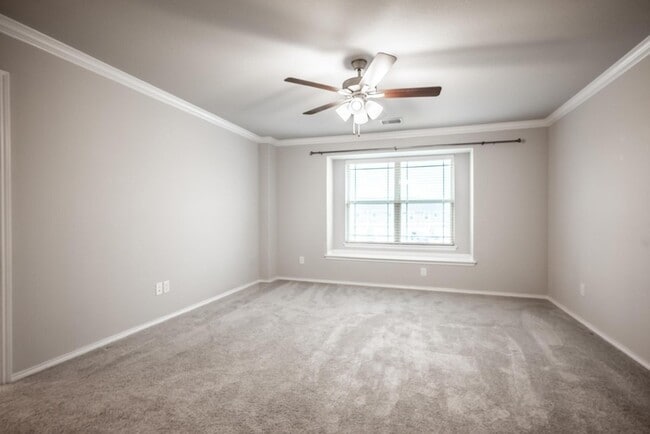 Building Photo - 2204 Greystone Dr