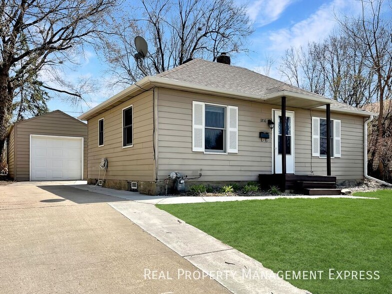 Primary Photo - Beautiful 3 Bedroom Home in Southwest Siou...