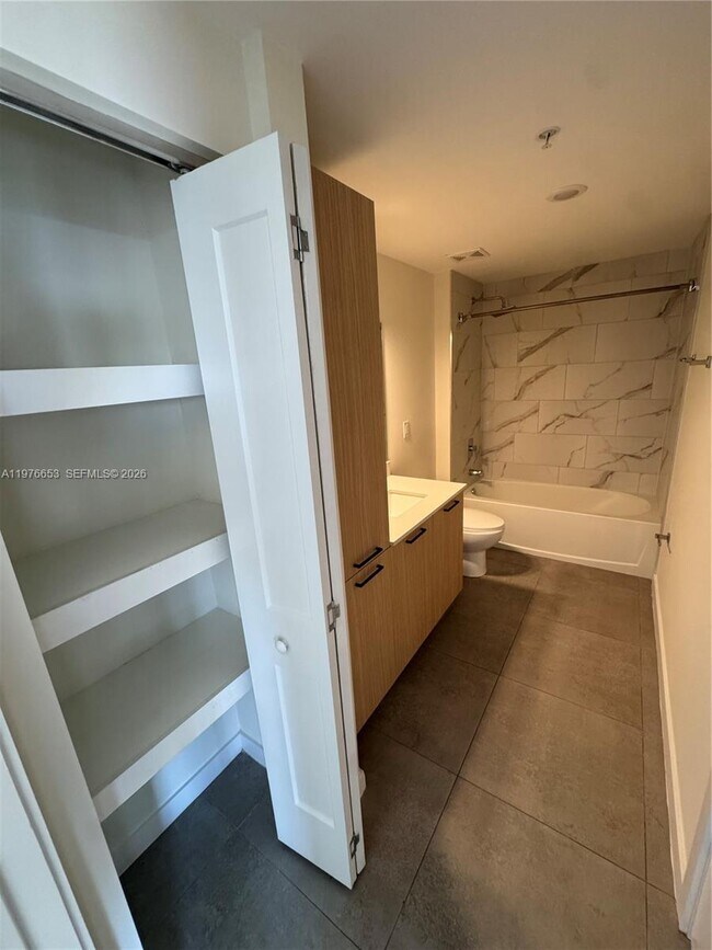 Building Photo - 16395 Biscayne Blvd