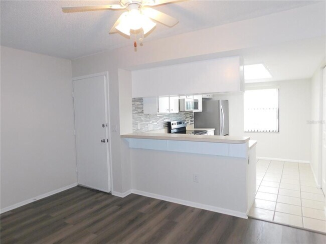 Building Photo - 209 Meadow Ln