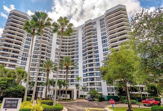 Building Photo - 3500 Mystic Pointe Dr