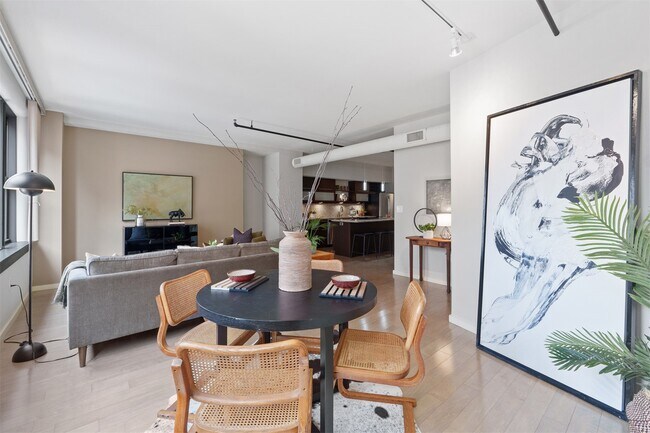 Building Photo - 915 Olive St