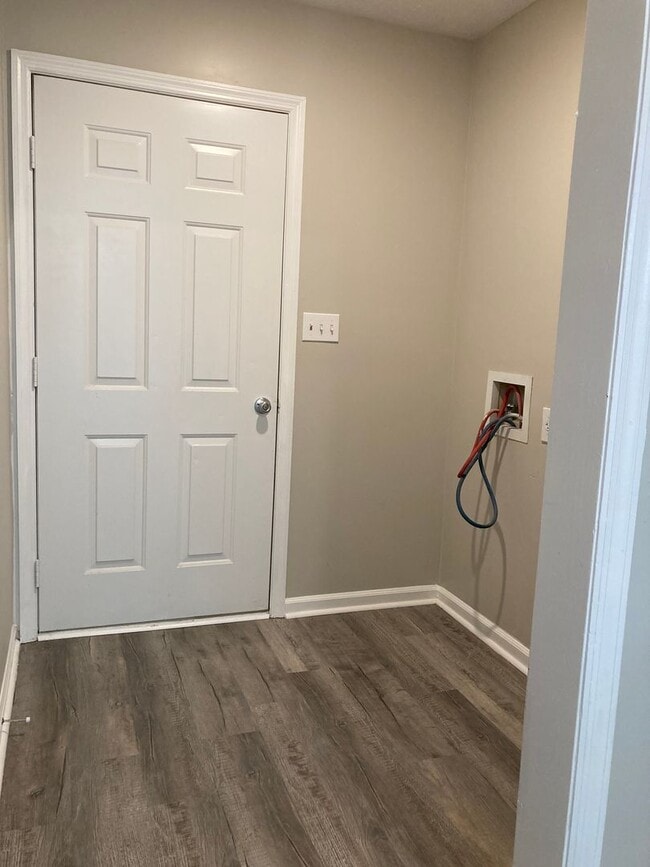Building Photo - Newly Remodeled 3 br/2 bath Ranch Home! Minutes from Ft. Bragg, Downtown Fayetteville.