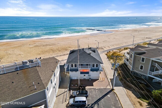 Building Photo - 167 4th Ave