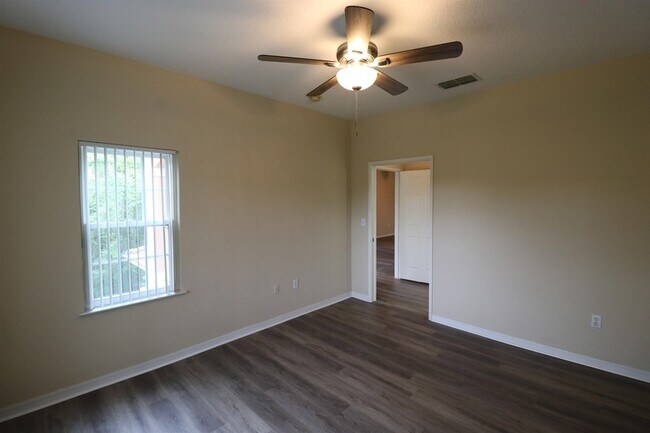 Building Photo - 560 Florida Club Blvd