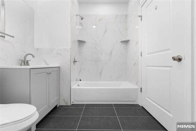 Building Photo - 51 E Main St