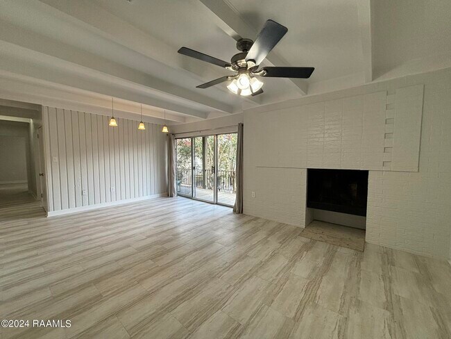 Building Photo - 1008 S College Rd