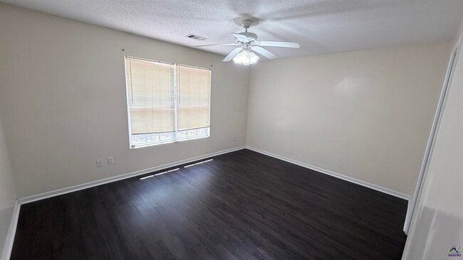 Building Photo - 107 Alice Dr