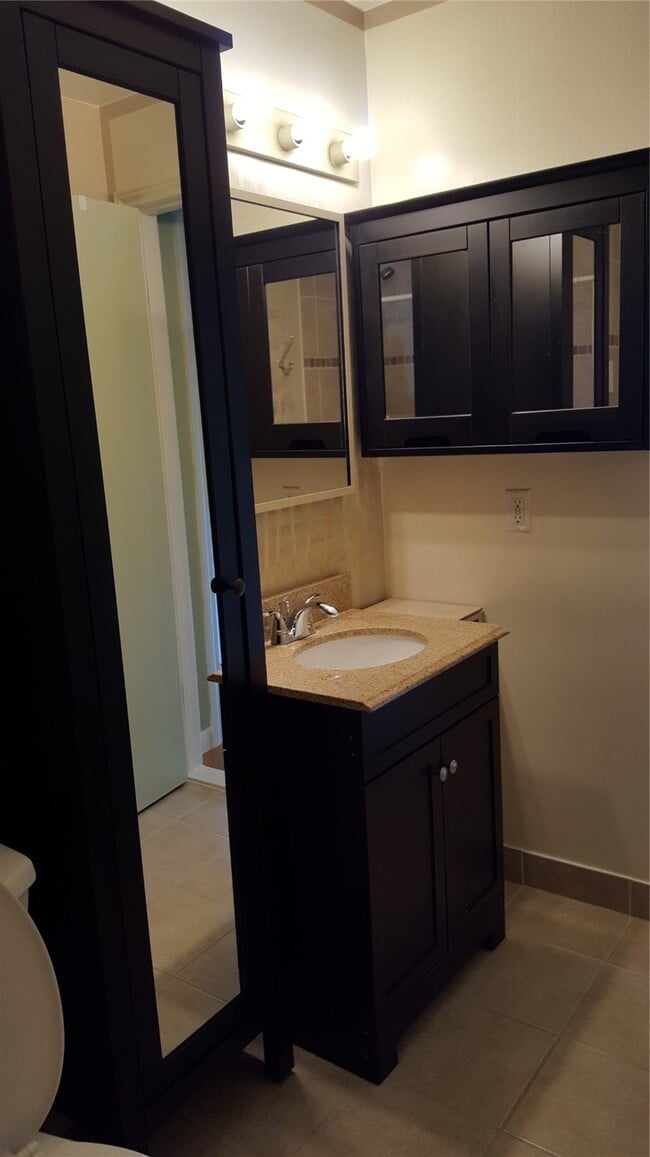 Building Photo - 8483 Sands Point Dr