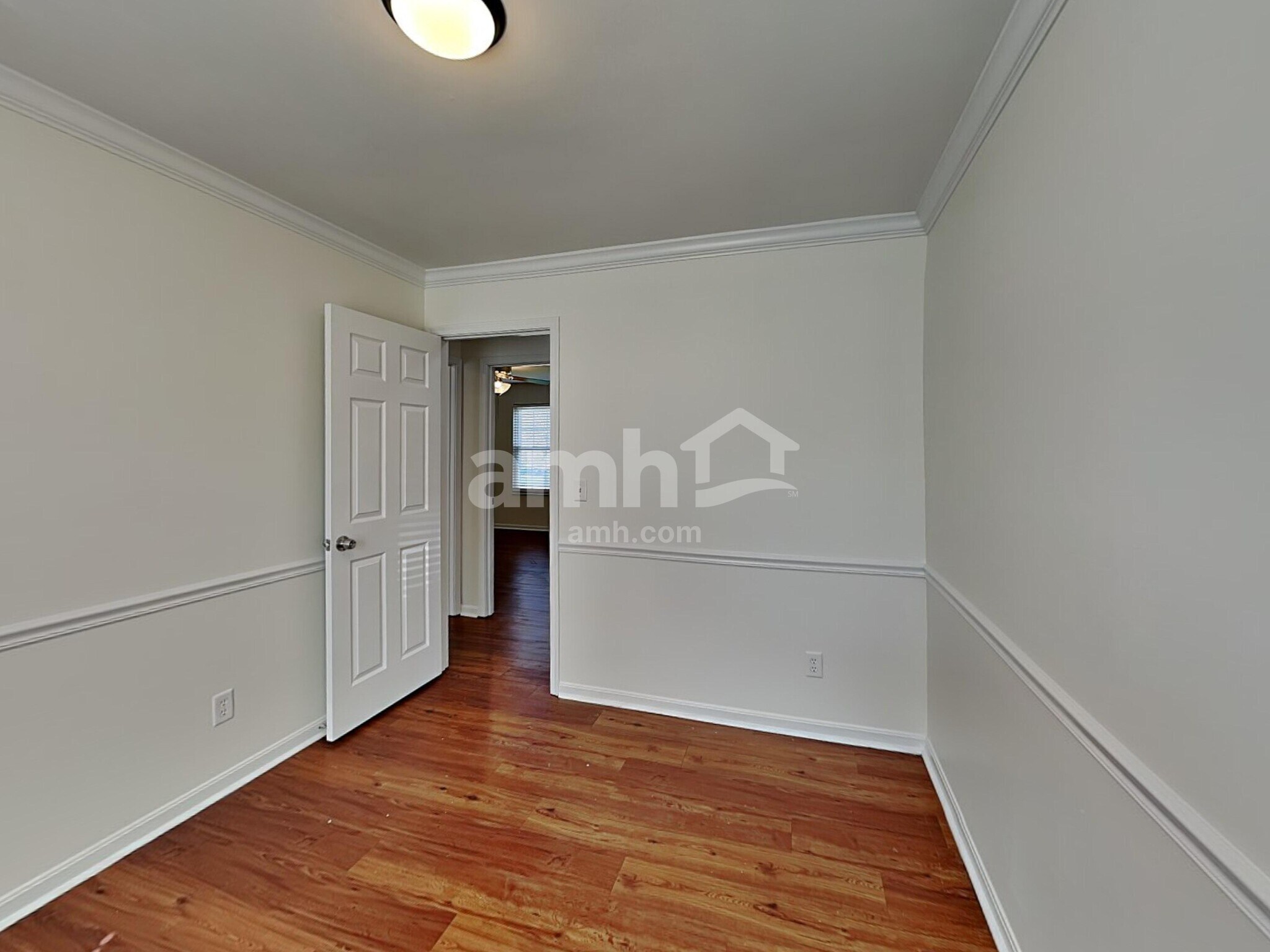 Building Photo - 2211 Siesta Dr