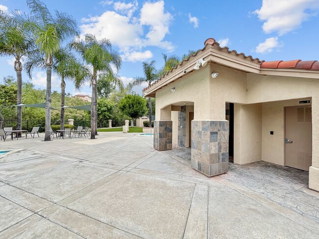 Building Photo - Spacious & Upgraded 4 Bedroom, 3 Bath Home...