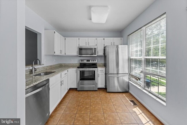 Building Photo - 2204 Commissary Cir
