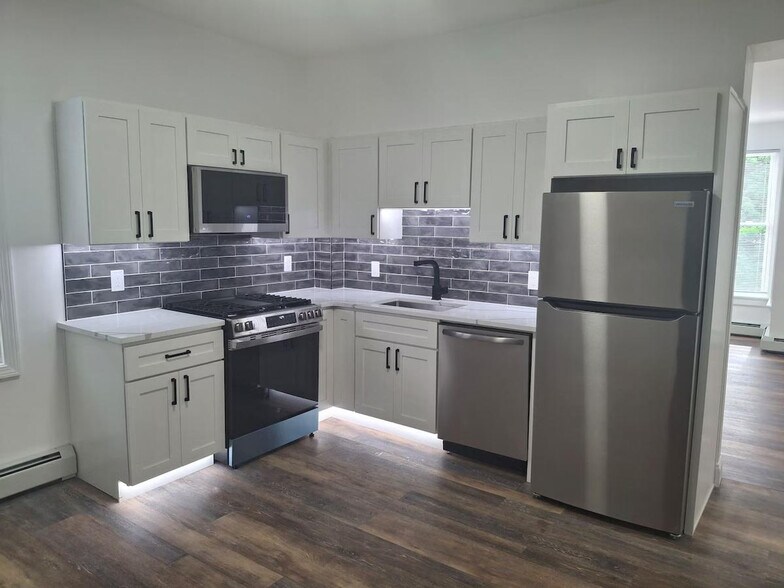 Building Photo - 23 Handy St