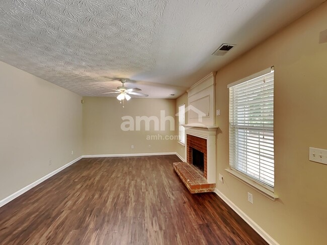 Building Photo - 1626 Sparrow Wood Ln SW