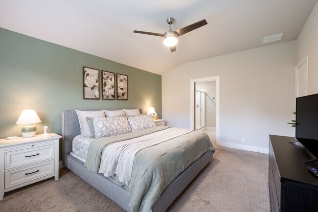 Building Photo - Jewel Curve Gem