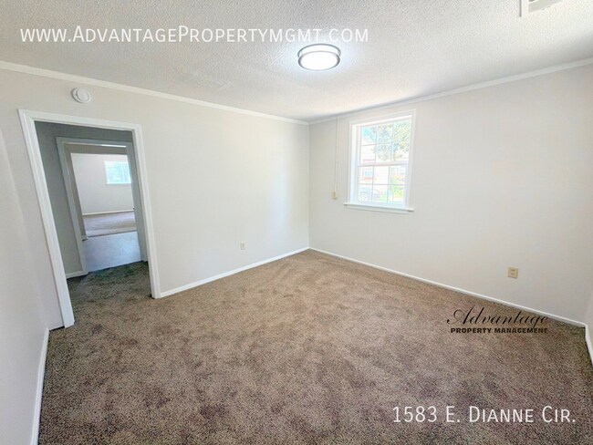 Building Photo - 1583 E Dianne Cir