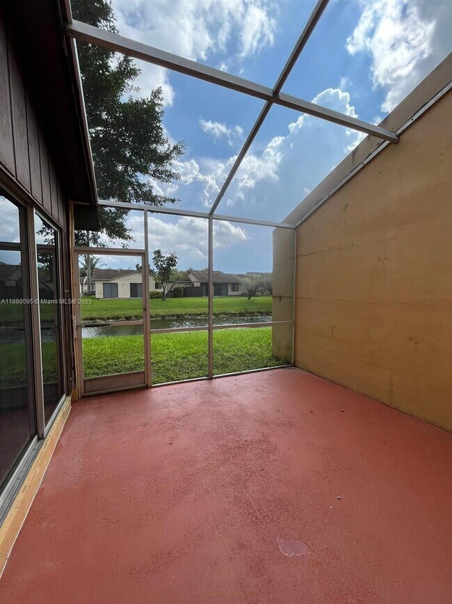 Building Photo - 9580 W Fern Ln