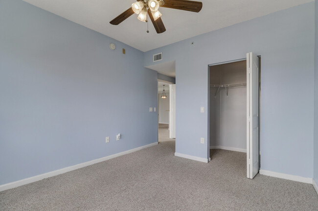 Building Photo - 4302 Myrtlewood Cir W