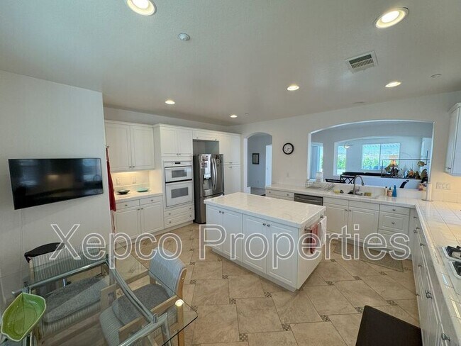 Building Photo - 1290 Esperanza Trail