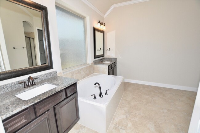 Building Photo - 13315 Maywater Crest Ct