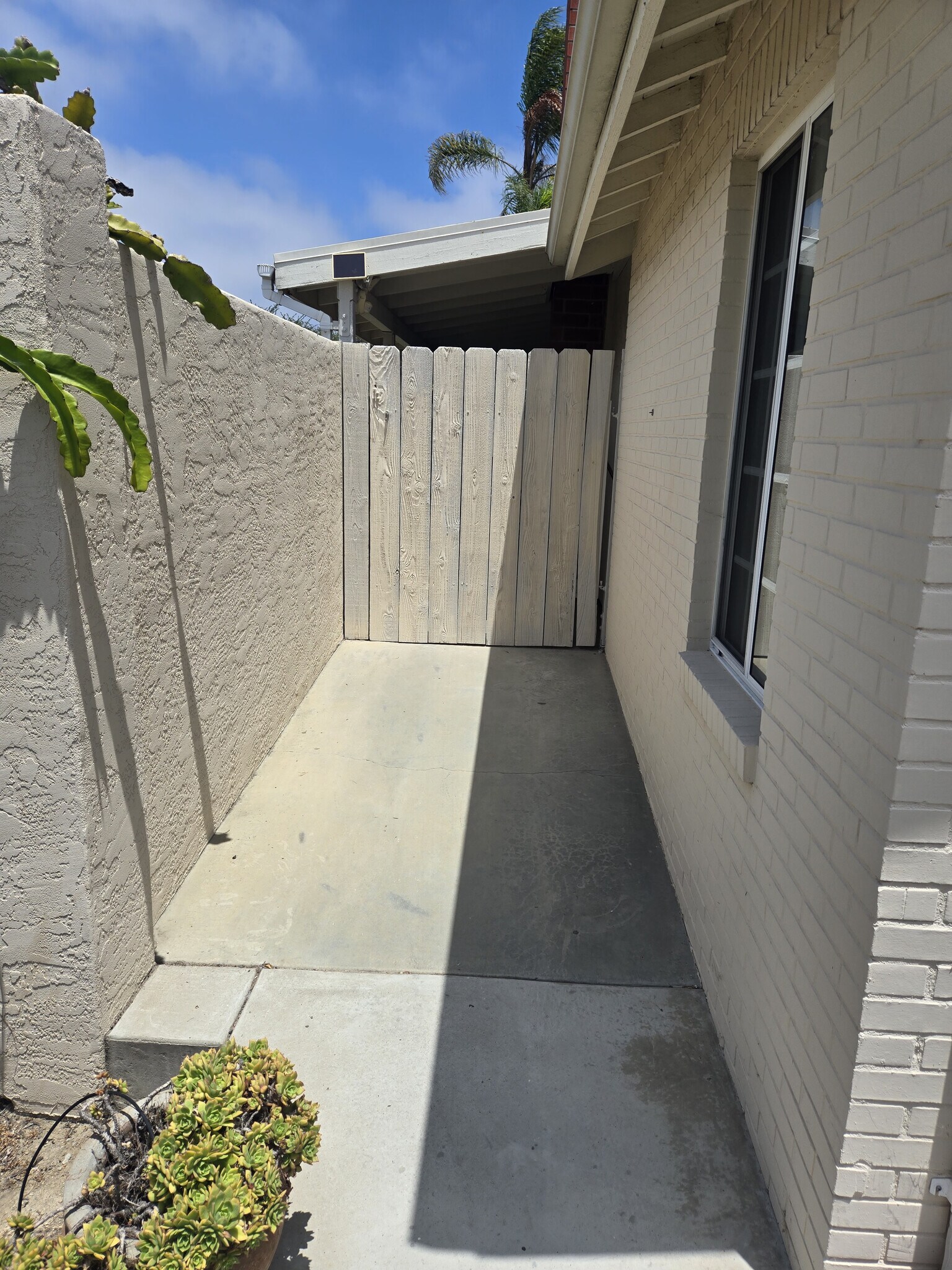 Building Photo - 632 Cerro St