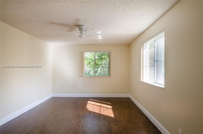 Building Photo - 9855 Westview Dr