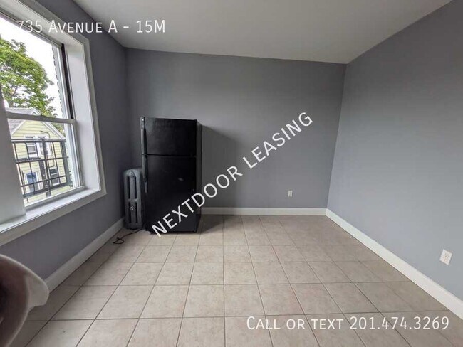 Building Photo - 735 Avenue A