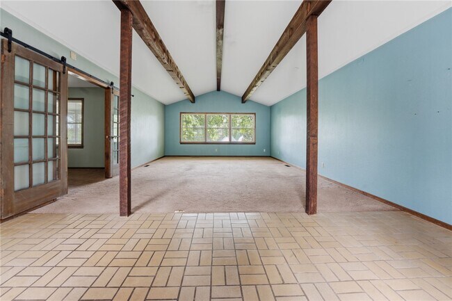 Building Photo - 315 E Fairway Ln