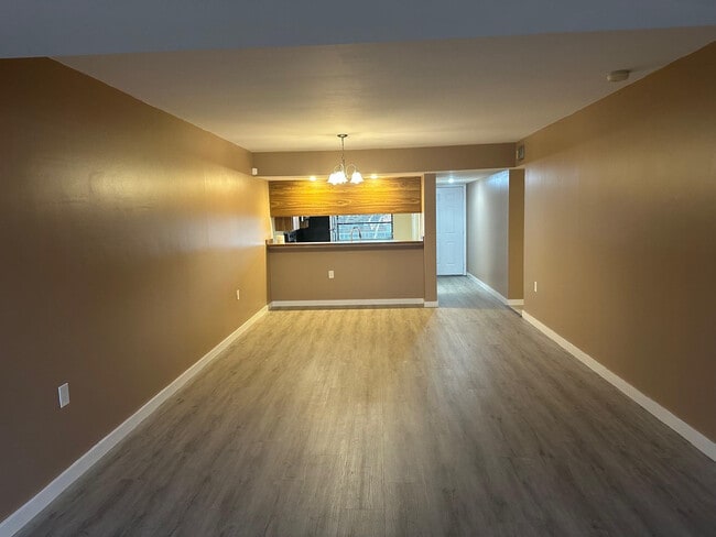 Building Photo - 1717 Whitehall Dr